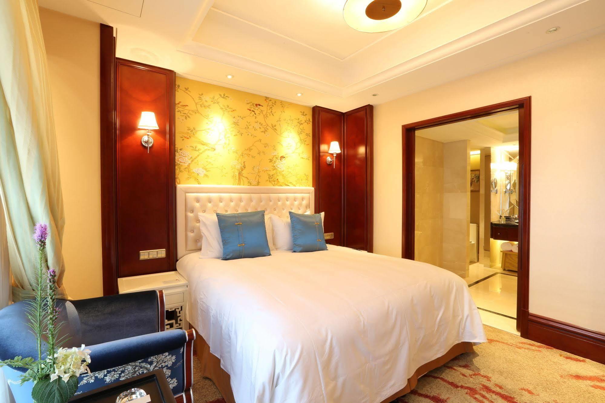 S&N Zhejiang Linhai International Hotel Exterior foto